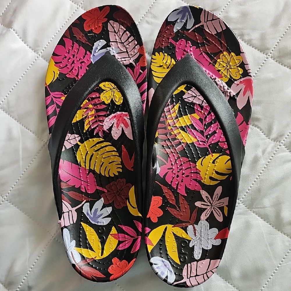 CROCS Black and Red Sandals Comfortable Slip-On